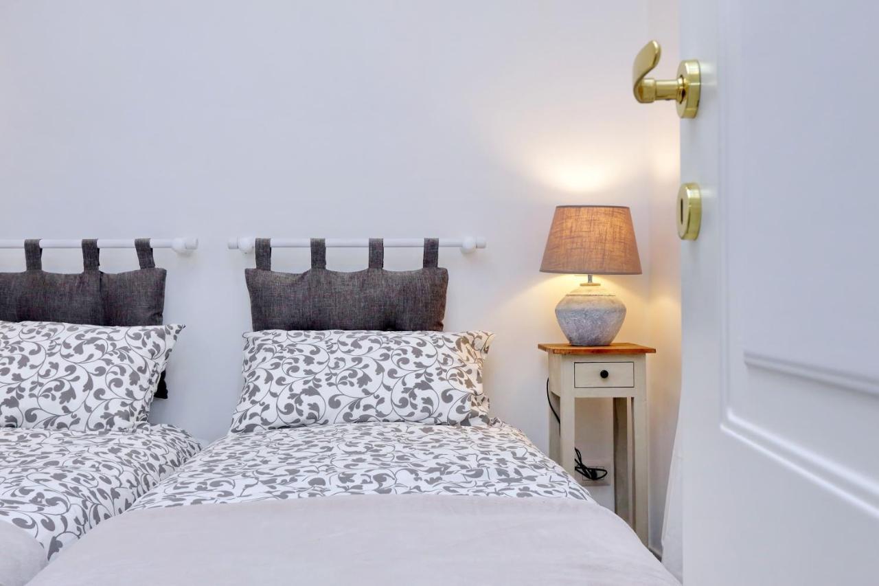 Monti Charming Apartment - Rome Short Let Service エクステリア 写真