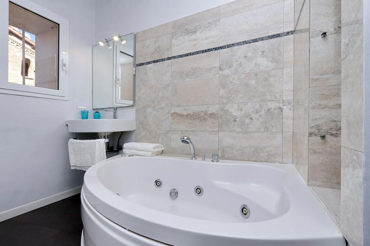 Monti Charming Apartment - Rome Short Let Service エクステリア 写真